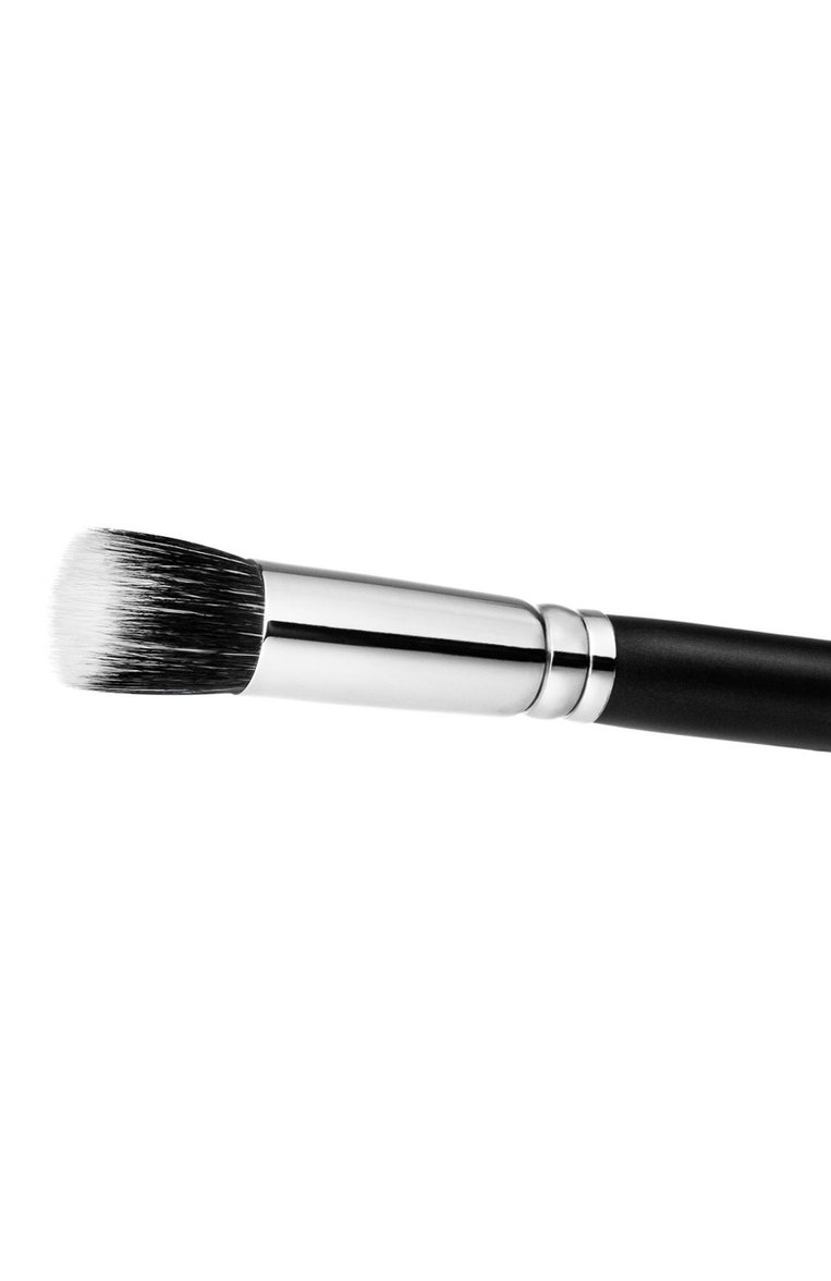 Кисть косметическая short duo fibre brush №130 MAC бесцветного �цвета, арт. S7H0-01 | Фото 2 (Региональные ограничения белый список (Axapta Mercury): Не проставлено; Нос: Не проставлено)