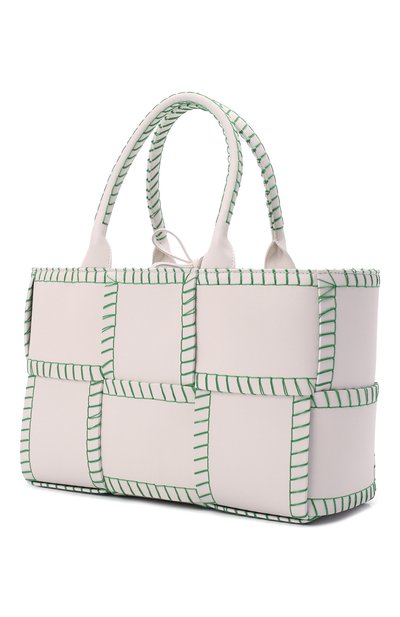 Сумка-тоут arco small BOTTEGA VENETA белого цвета по цене 225500 руб., арт. 691401/V1S71, фото 4 Сумка-тоут arco small BOTTEGA VENETA, арт. 691401/V1S71, фото 4