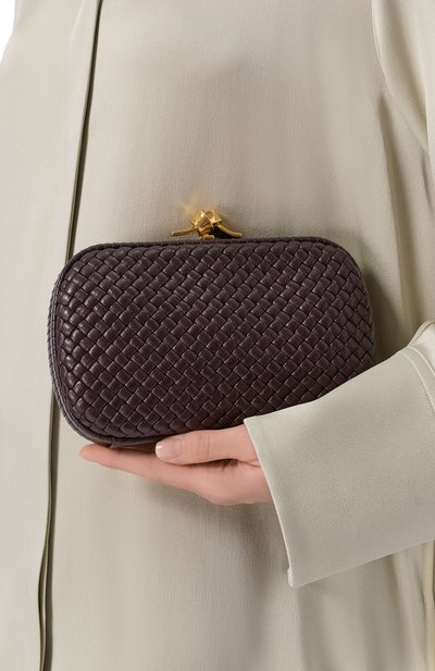 Клатч tosca knot BOTTEGA VENETA темно-коричневого цвета по цене 551000 руб., арт. 866062/V2EZ0, фото 2 Клатч tosca knot BOTTEGA VENETA, арт. 866062/V2EZ0, фото 2