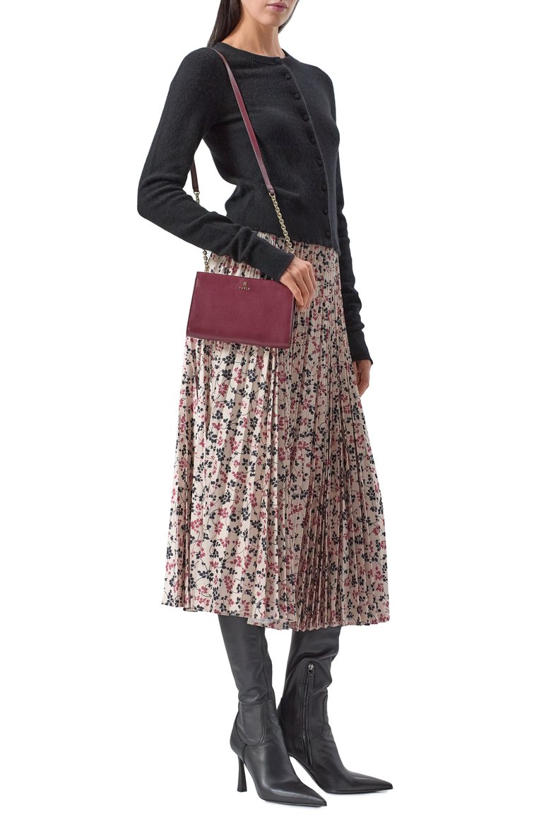Женская сумка furla camelia FURLA бордового цвета, арт. WE00528/ARE000 | Фото 7 (Драгоценные камни: Проставлено; Размер: small; Материал: Натуральная кожа; Материал сплава: Проставлено; Ремень/цепочка: На ремешке)