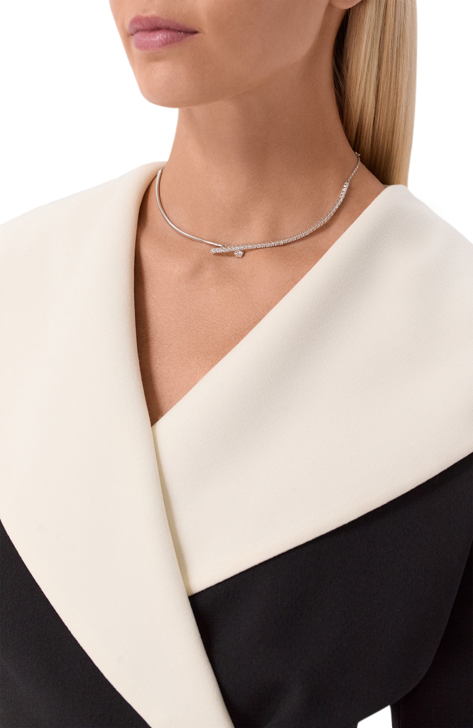 Колье matrix SWAROVSKI серебряного цвета по цене 33900 руб., арт. 5754020, фото 2 Колье matrix SWAROVSKI, арт. 5754020, фото 2