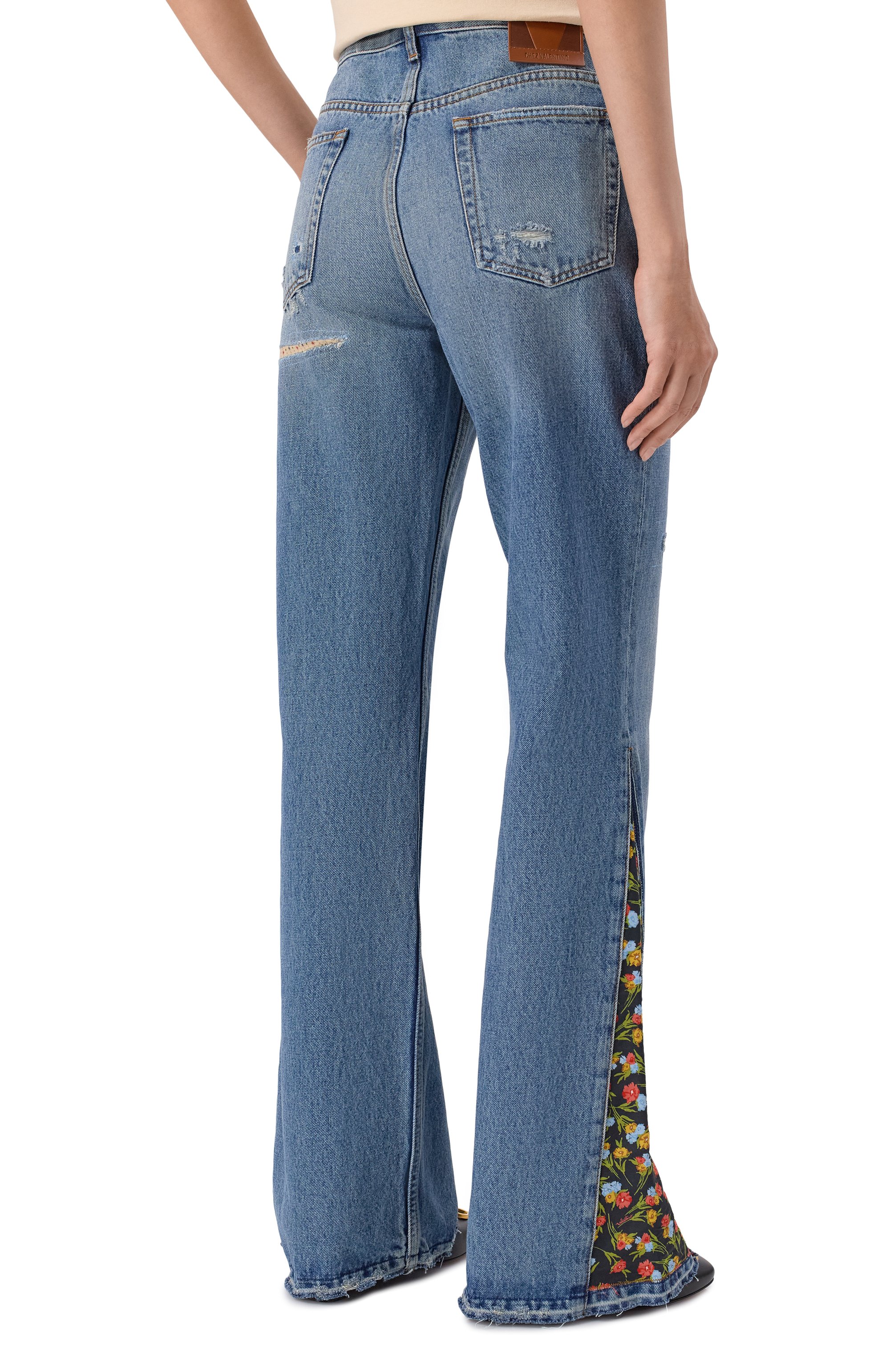 Джинсы VALENTINO синего цвета по цене 228500 руб., арт. 8B3DD21X/9YB, фото 4 Джинсы VALENTINO, арт. 8B3DD21X/9YB, фото 4