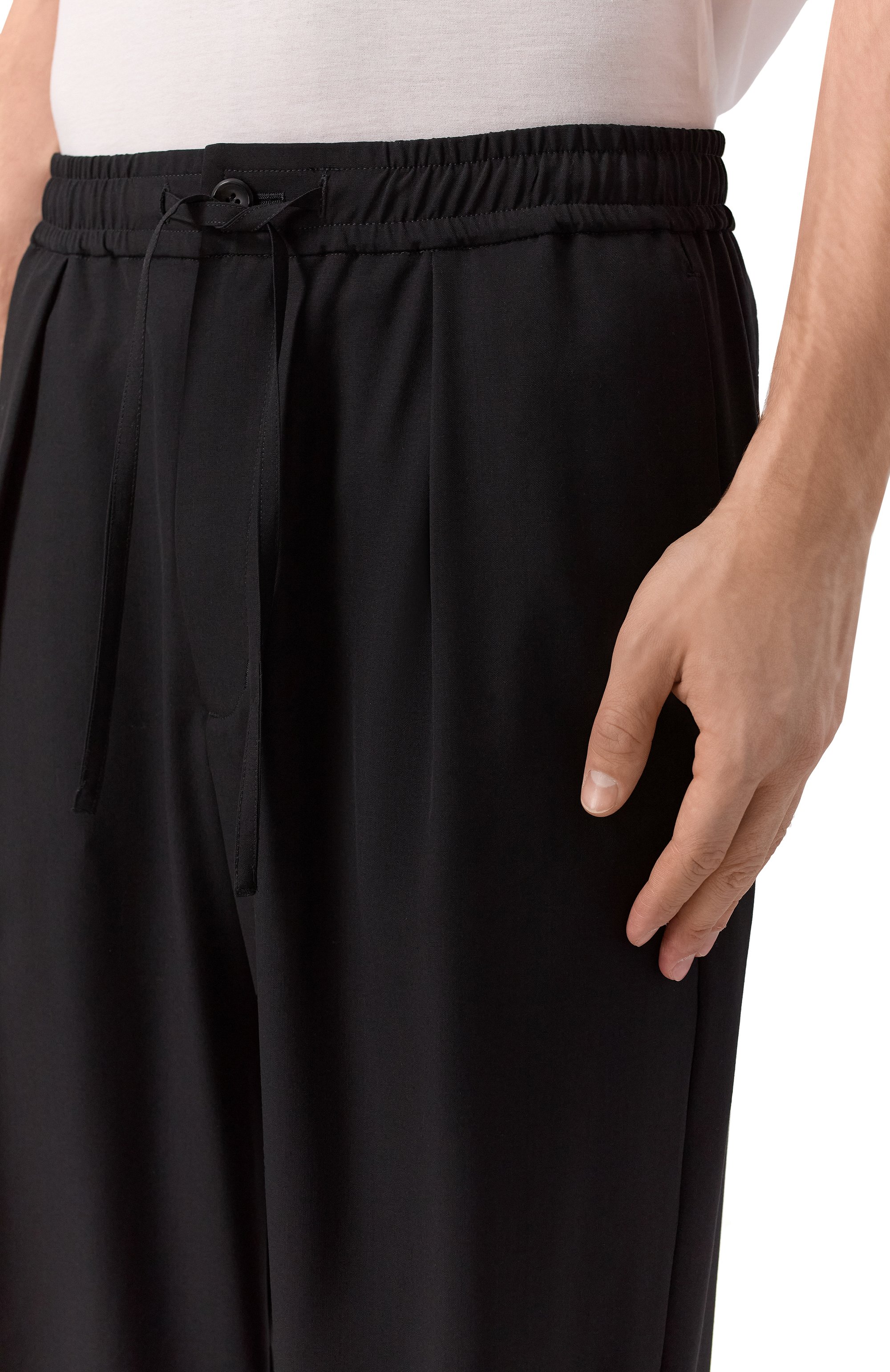 Шерстяные брюки ATTACHMENT черного цвета по цене 67550 руб., арт. AP51-014, фото 5 Шерстяные брюки ATTACHMENT, арт. AP51-014, фото 5