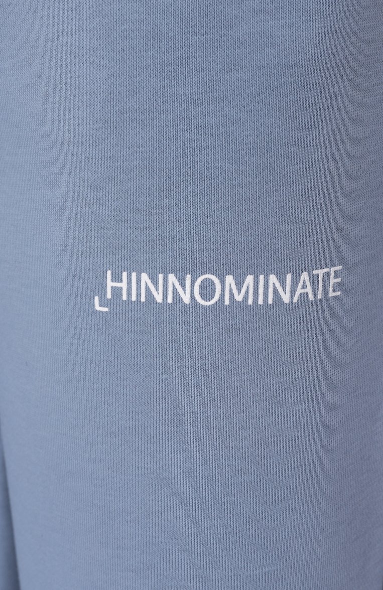 Женские хлопковые джоггеры HINNOMINATE голубого цвета, арт. HMABW01420 | Фото 6 (Длина (брюки, джинсы): Стандартные; Материал внешний: Хлопок; Стили: Спорт-шик; Женское Кросс-КТ: Джоггеры - брюки)
