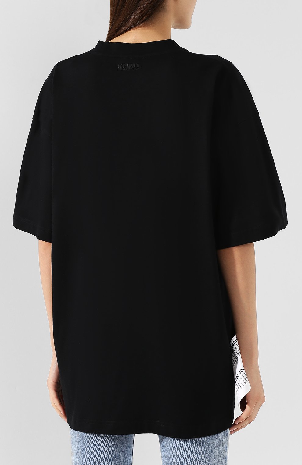 Хлопковая футболка VETEMENTS черного цвета по цене 16450 руб., арт. UAH20TR611/W, фото 4 Хлопковая футболка VETEMENTS, арт. UAH20TR611/W, фото 4