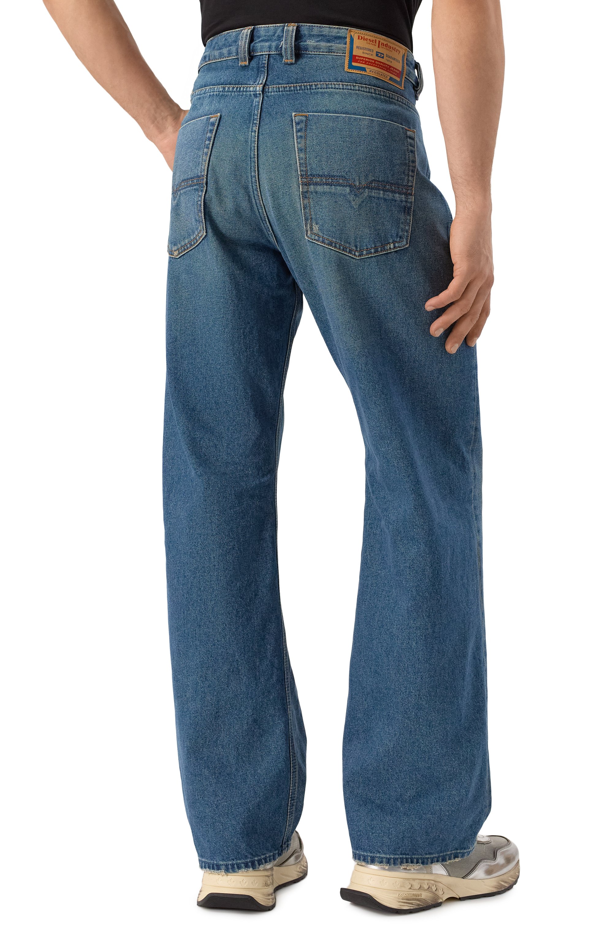 Джинсы 1980 d-eeper DIESEL синего цвета по цене 27200 руб., арт. A15795/09J79, фото 4 Джинсы 1980 d-eeper DIESEL, арт. A15795/09J79, фото 4