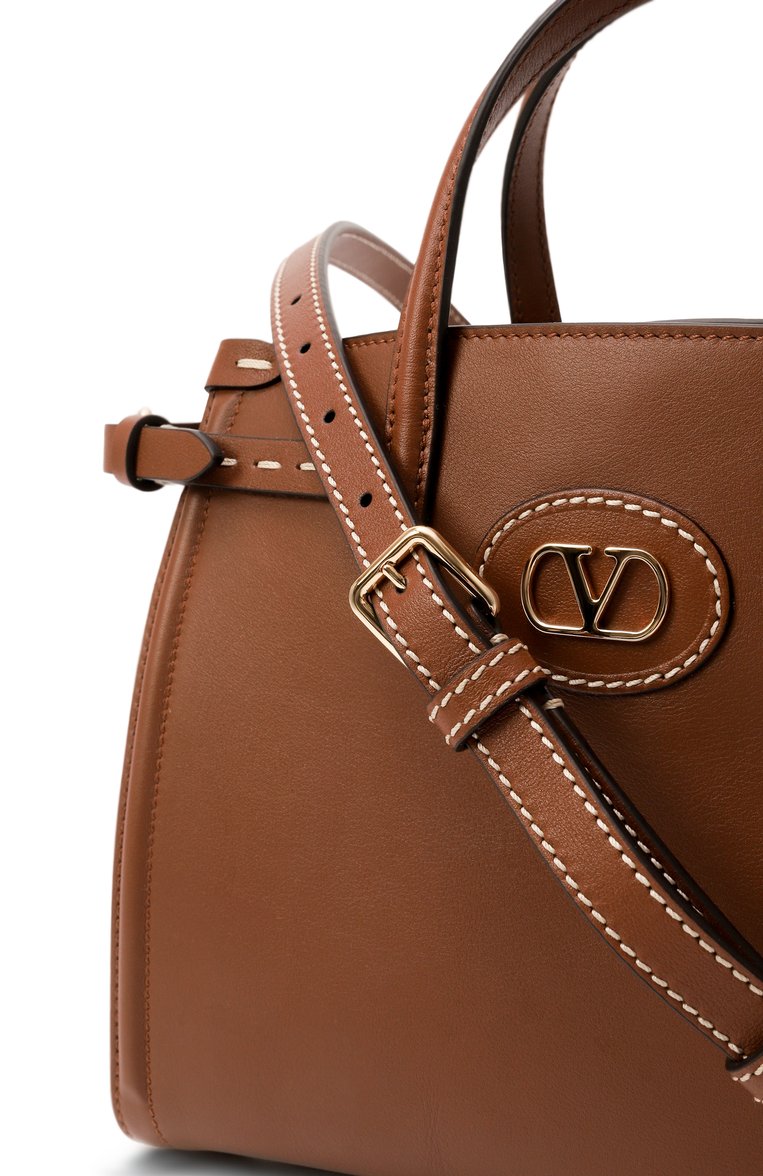 Женская сумка antibes small VALENTINO коричневого цвета, арт. 6W2B0R20/CVC | Фото 3 (Драгоценные камни: Проставлено; Размер: small; Ремень/цепочка: На ремешке; Материал сплава: Проставлено; Материал: Натуральная кожа)