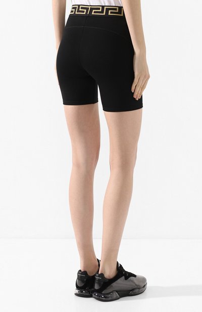 Шорты VERSACE черного цвета по цене 26600 руб., арт. AGD19007/AC00360, фото 4 Шорты VERSACE, арт. AGD19007/AC00360, фото 4