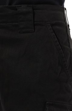 Мужские хлопковые брюки-карго C.P. COMPANY черного цвета, арт. 15CMPA124A005529G | Фото 5 (Силуэт М (брюки): Карго; Длина (брюки, джинсы): Стандартные; Случай: Повседневный; Стили: Гранж; Материал сплава: Проставлено; Материал внешний: Хлопок; Драгоценные камни: Проставлено)