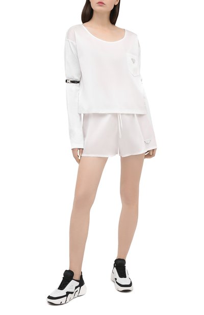 Шорты PRADA белого цвета по цене 65000 руб., арт. 22H840-1YFL-F0009-202, фото 2 Шорты PRADA, арт. 22H840-1YFL-F0009-202, фото 2