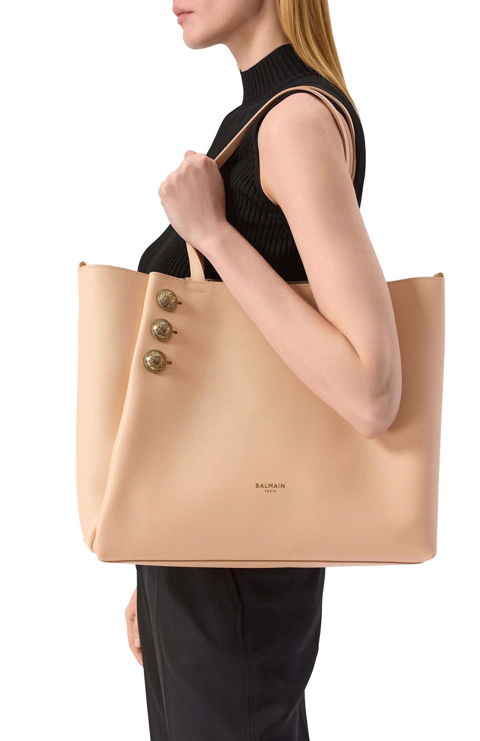 Сумка-тоут emblème BALMAIN бежевого цвета по цене 119500 руб., арт. DN1FE836/LGSR, фото 2 Сумка-тоут emblème BALMAIN, арт. DN1FE836/LGSR, фото 2