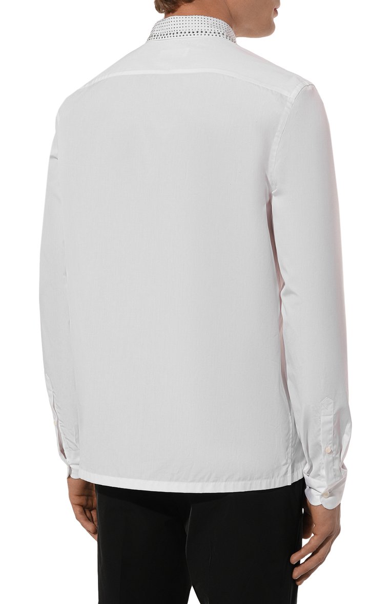 Мужская хлопковая сорочка PRADA белого цвета, арт. UCN420-1LZC-F0009-221 | Фото 4 (Рукава: Длинные; Материал внешний: Хлопок; Длина (для топов): Стандартные; Воротник: Кент; Манжеты: На пуговицах; Стили: Классический; Рубашки М: Regular Fit; Случай: Вечерний; Принт: Однотонные; Автоматизация состава: Проставлено; Автоматизация ТО: Проставлено; Детали: Без декора)