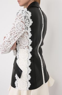 Женский кожаный жакет ALEXANDER MCQUEEN черно-белого цвета, арт. 610853/Q5AEW | Фото 4 (Рукава: Длинные; Случай: Вечерний; Длина (для топов): Удлиненные; 1-2-бортные: Однобортные; Женское Кросс-КТ: Жакет-одежда; Материал внешний: Натуральная кожа; Региональные ограничения белый список (Axapta Mercury): �Не проставлено)