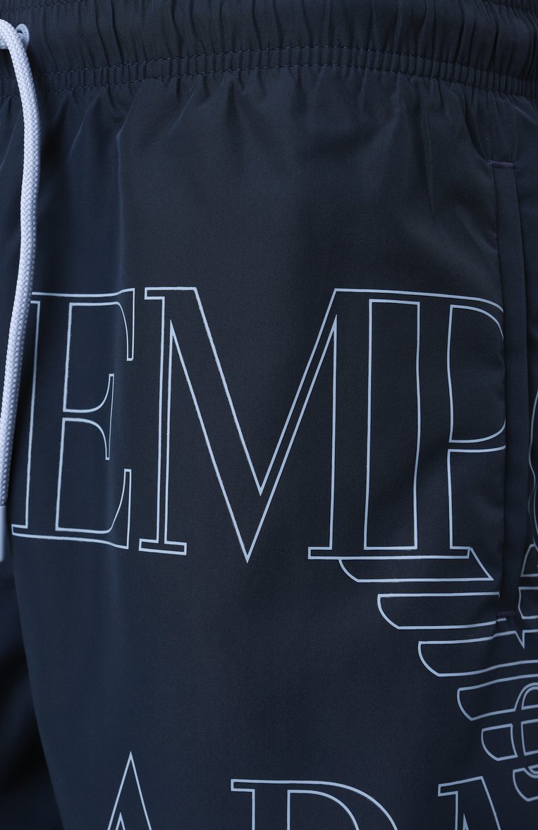 Мужские плавки-шорты EMPORIO ARMANI темно-синего цвета, арт. EM000583/AF12326 | Фото 4 (Нос: Не проставлено; Принт: С принтом; Мужское Кросс-КТ: плавки-шорты; Материал внешний: Синтетический материал)