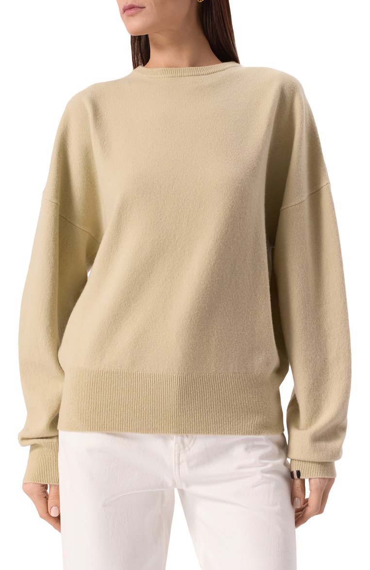 Женский кашемировый свитер EXTREME CASHMERE кремового цвета, арт. 355-182-01-TU-01 | Фото 3 (Материал внешний: Шерсть, Кашемир; Рукава: Длинные; Длина (для топов): Стандартные; Женское Кросс-КТ: Свитер-одежда; Стили: Кэжуэл; Автоматизация состава: Проставлено; Автоматизация ТО: Проставлено)