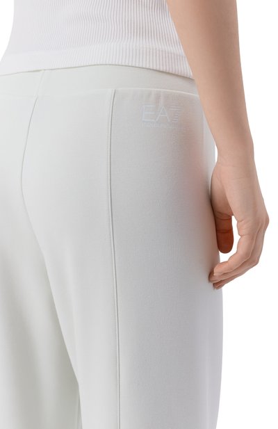 Брюки EA7 белого цвета по цене 21650 руб., арт. 7W001017/AF24375, фото 5 Брюки EA7, арт. 7W001017/AF24375, фото 5