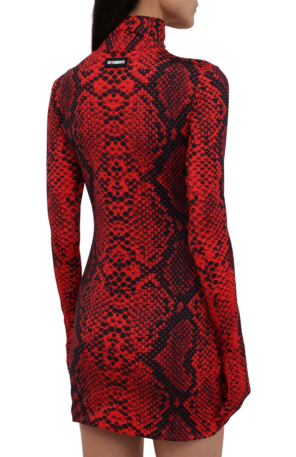 Платье VETEMENTS красного цвета по цене 103000 руб., арт. WA52DR220R 2605/RED PYTH0N, фото 4 Платье VETEMENTS, арт. WA52DR220R 2605/RED PYTH0N, фото 4
