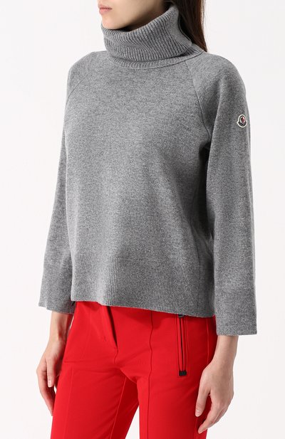 Шерстяной свитер с высоким воротником MONCLER светло-серого цвета по цене 34500 руб., арт. C2-093-92907-30-98145, фото 3 Шерстяной свитер с высоким воротником MONCLER, арт. C2-093-92907-30-98145, фото 3