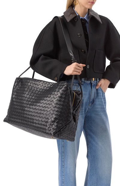 Сумка loop weekender large BOTTEGA VENETA черного цвета по цене 699500 руб., арт. 799584/V2HL1, фото 2 Сумка loop weekender large BOTTEGA VENETA, арт. 799584/V2HL1, фото 2