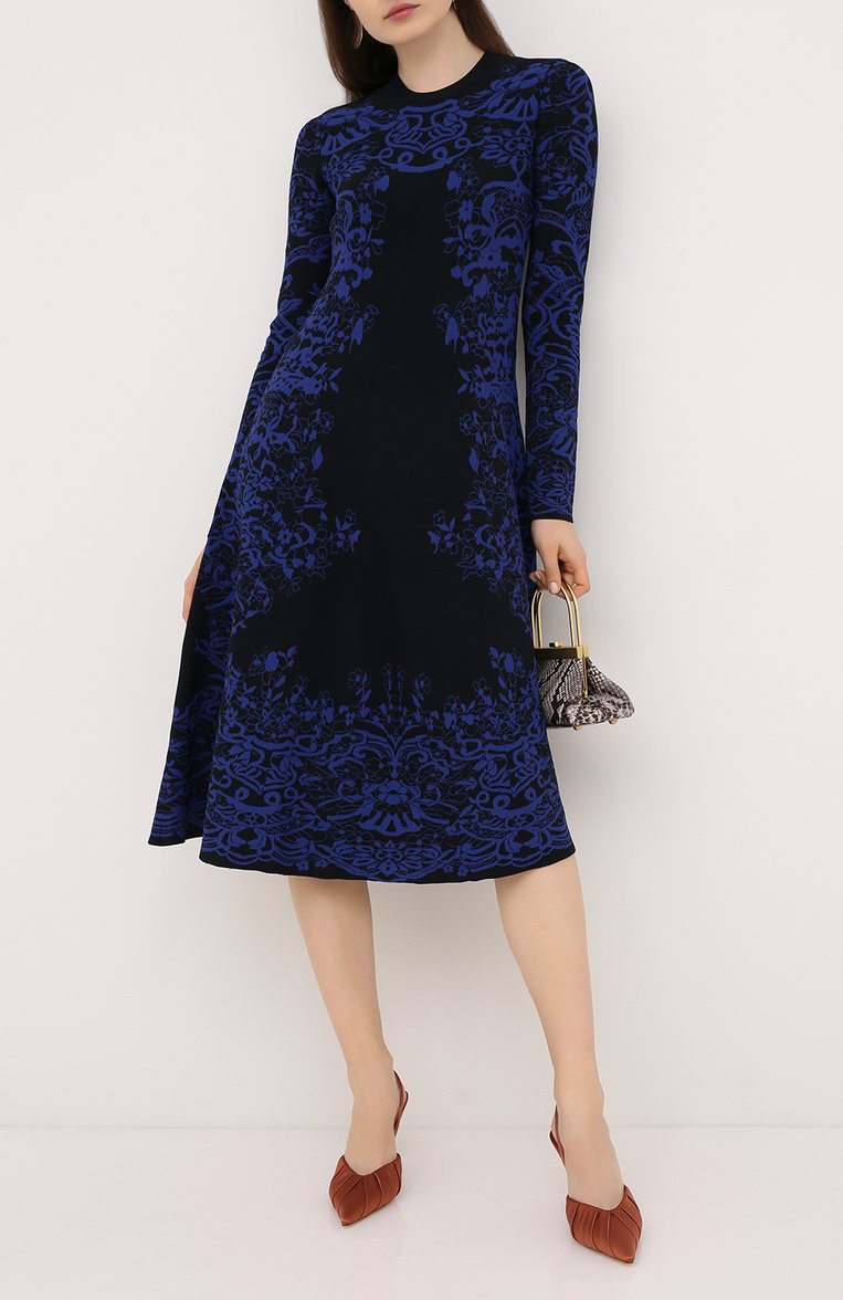 Женское платье из вискозы VALENTINO синего цвета, арт. UB3KDA775N1 | Фото 2 (Рукава: Длинные; Длина Ж (юбки, платья, шорты): Миди; Женское Кросс-КТ: Платье-одежда; Случай: Повседневный; Материал внешний: Вискоза; Нос: Не проставлено)