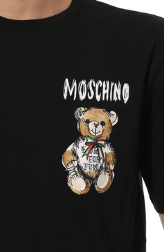 Мужская хлопковая футболка MOSCHINO черного цвета, арт. V0716/0241 | Фото 5 (Рукава: Короткие; Длина (для топов): Стандартные; Принт: С принтом; Материал сплава: Проставлено; Материал внешний: Хлопок; Стили: Спорт-шик; Драгоценные камни: Проставлено)