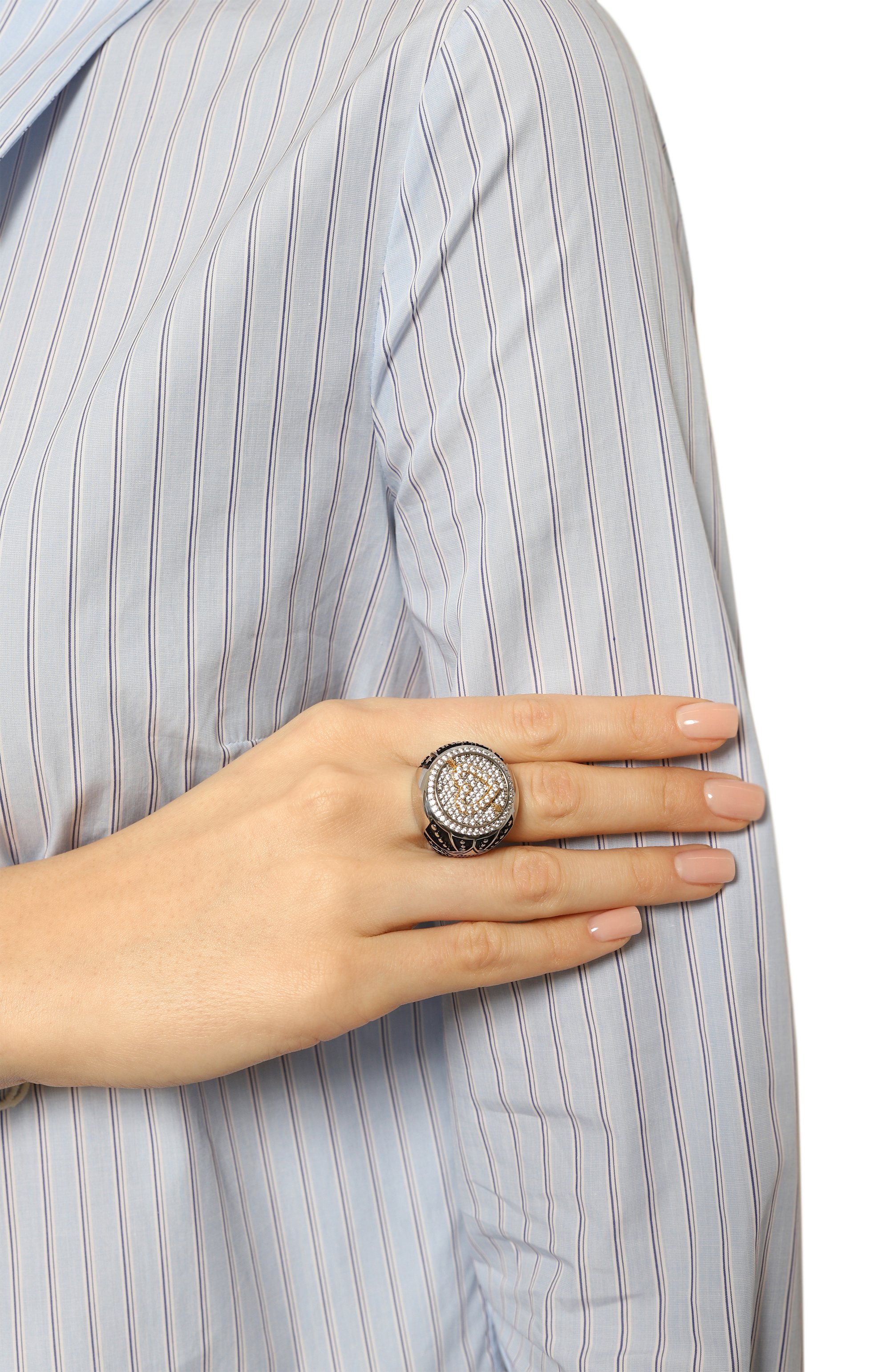 Кольцо MIU MIU серебряного цвета по цене 115000 руб., арт. 5JA085-2DTH-F02NT, фото 2 Кольцо MIU MIU, арт. 5JA085-2DTH-F02NT, фото 2