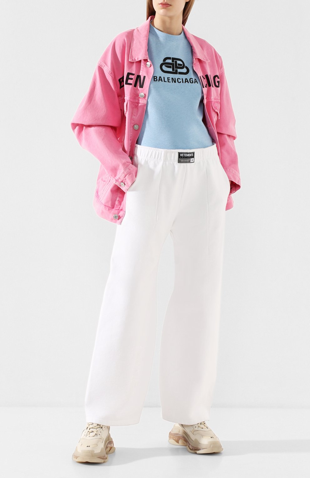 Хлопковые брюки VETEMENTS белого цвета по цене 56400 руб., арт. SS20PA135 1624/W/WHITE, фото 2 Хлопковые брюки VETEMENTS, арт. SS20PA135 1624/W/WHITE, фото 2