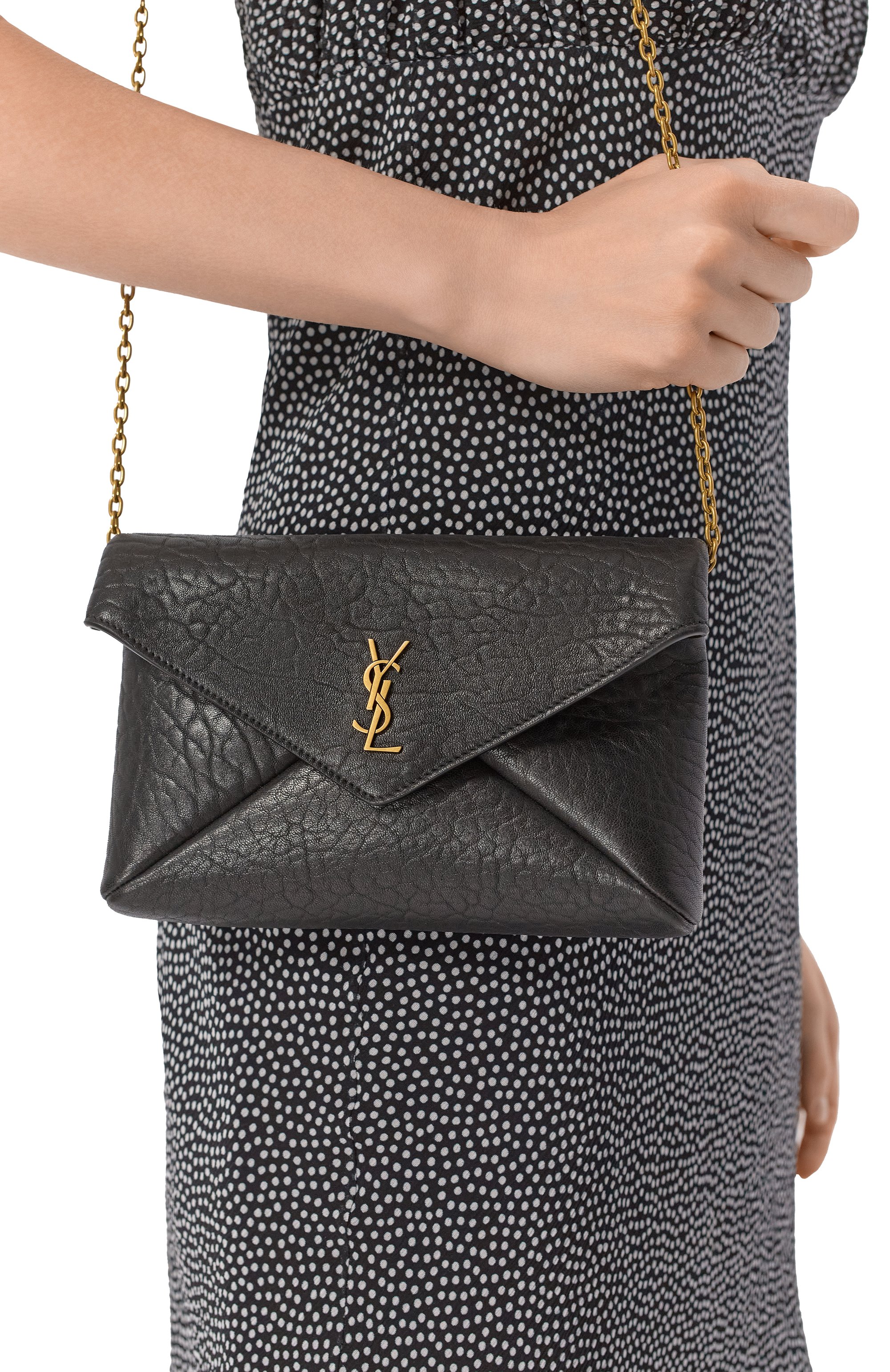 Сумка cassandre small SAINT LAURENT черного цвета по цене 169500 руб., арт. 855569/AACYT, фото 2 Сумка cassandre small SAINT LAURENT, арт. 855569/AACYT, фото 2