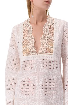 Женское платье GIAMBATTISTA VALLI белого цвета, арт. 25SSPVCL5223-25BR0 | Фото 5 (Материал сплава: Проставлено; Длина Ж (юбки, платья, шорты): Мини; Драгоценные камни: Проставлено; Рукава: Длинные; Женское Кросс-КТ: Платье-одежда; Случай: Повседневный; Стили: Кэжуэл; Материал внешний: Хлопок, Синтетический материал)