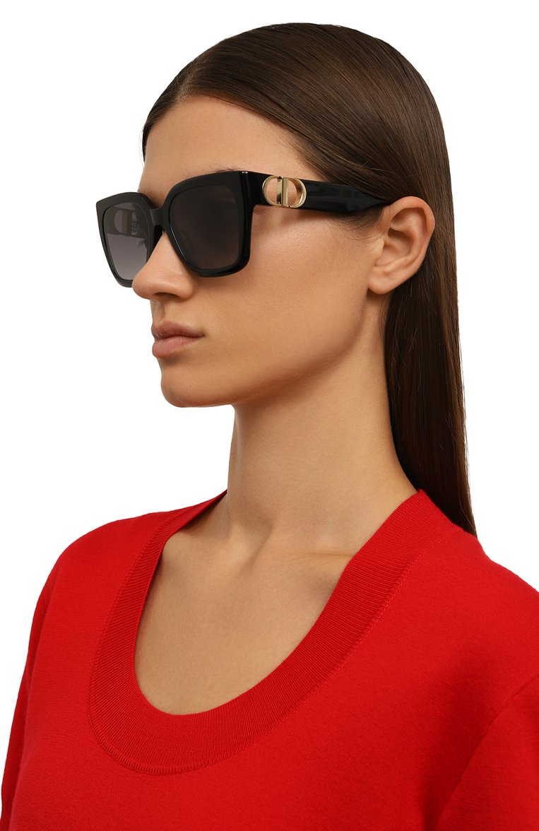 Женские солнцезащитные очки DIOR EYEWEAR черного цвета, арт. 30M0NTAIGNE S8U 10A1 | Фото 2 (Нос: Не проставлено; Региональные ограничения белый список (Axapta Mercury): Не проставлено; Материал: Пластик; Тип очков: С/з; Очки форма: Квадратные; Оптика Гендер: оптика-женское)