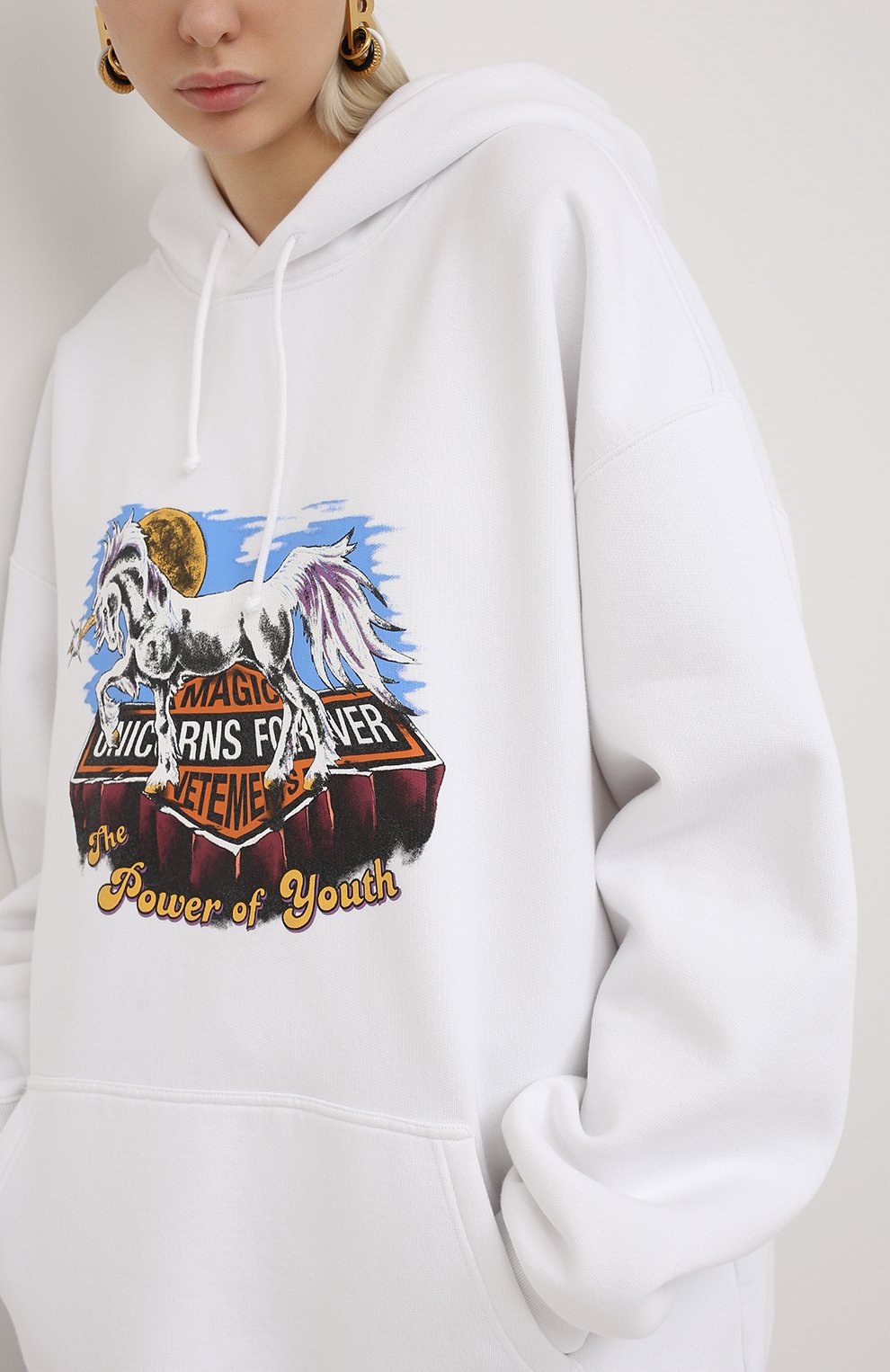 Хлопковое худи VETEMENTS черно-белого цвета по цене 94900 руб., арт. UAH21TR635 1605/W, фото 3 Хлопковое худи VETEMENTS, арт. UAH21TR635 1605/W, фото 3