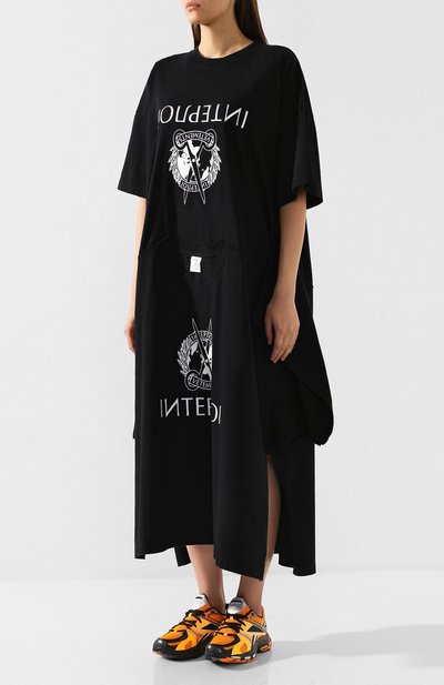 Хлопковое платье VETEMENTS черного цвета по цене 76350 руб., арт. UAH20TR922/W, фото 3 Хлопковое платье VETEMENTS, арт. UAH20TR922/W, фото 3