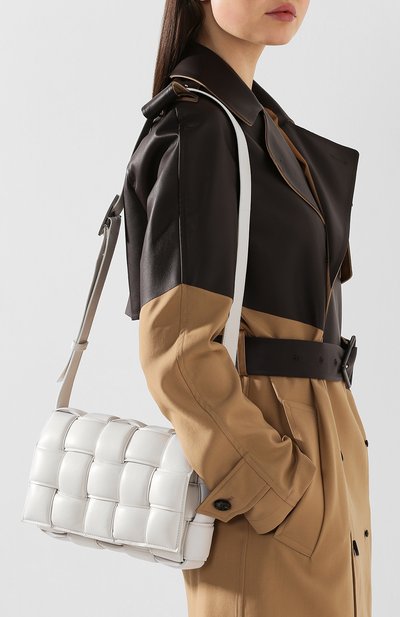 Сумка padded cassette BOTTEGA VENETA белого цвета по цене 470500 руб., арт. 591970/VCQR1, фото 5 Сумка padded cassette BOTTEGA VENETA, арт. 591970/VCQR1, фото 5