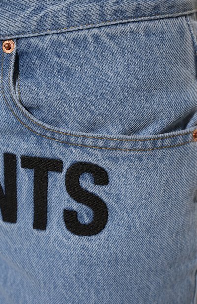Джинсы VETEMENTS голубого цвета по цене 157000 руб., арт. WE52PA500N 2802/LIGHT BLUE, фото 5 Джинсы VETEMENTS, арт. WE52PA500N 2802/LIGHT BLUE, фото 5