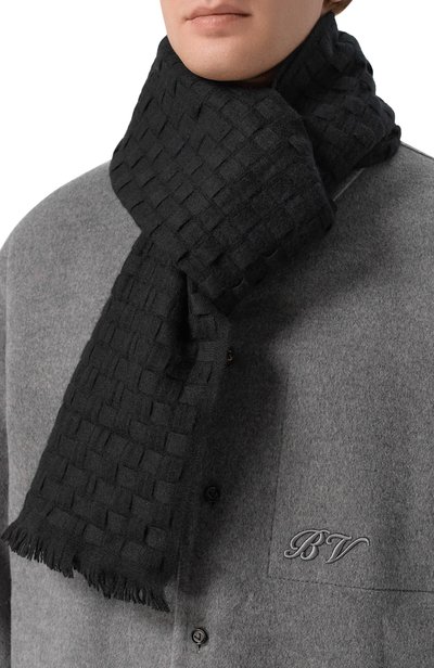 Кашемировый шарф BOTTEGA VENETA черного цвета по цене 107500 руб., арт. A0056T/V77L0, фото 2 Кашемировый шарф BOTTEGA VENETA, арт. A0056T/V77L0, фото 2