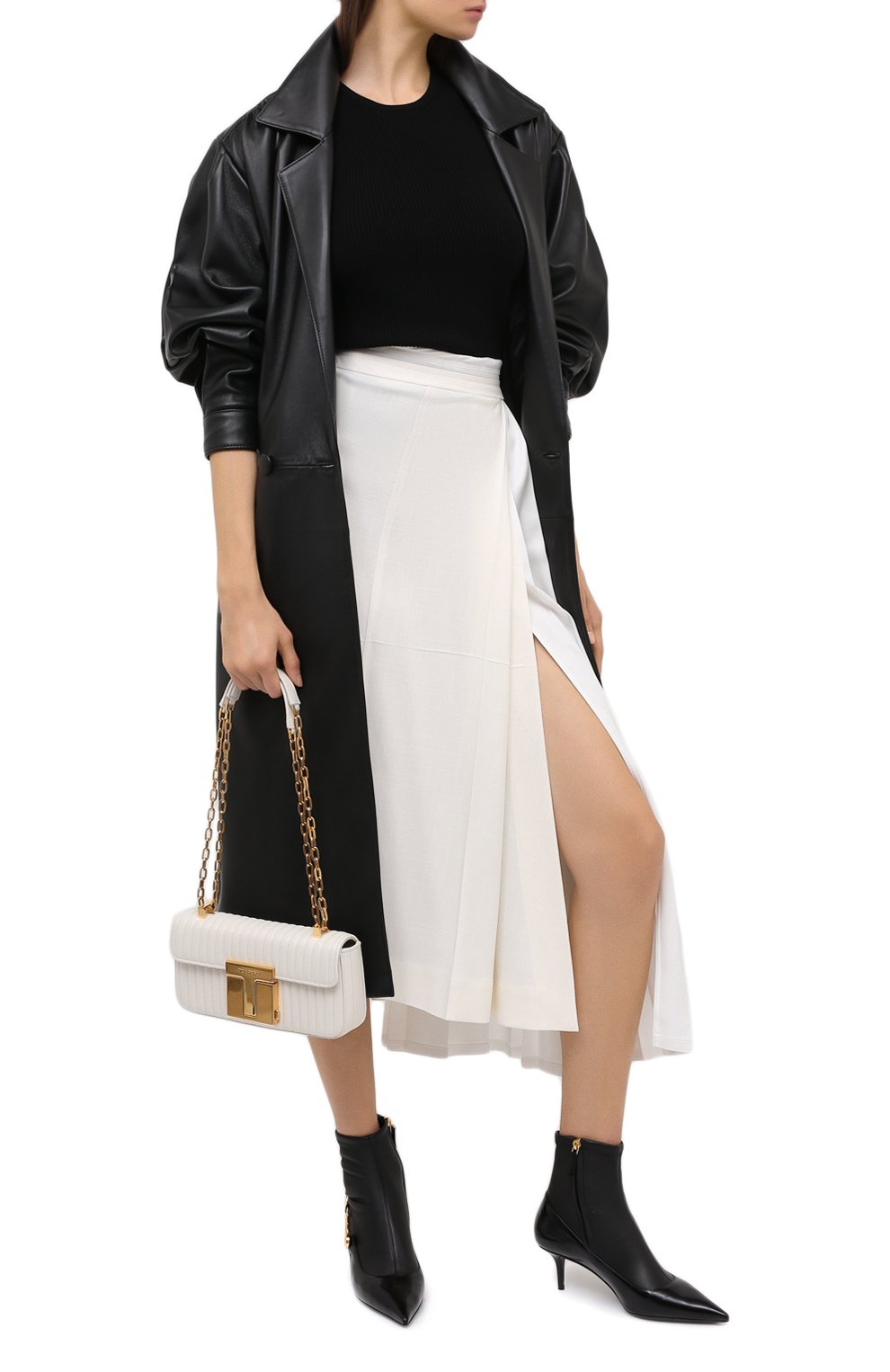 Кожаные ботильоны safety pin VERSACE черного цвета по цене 165000 руб., арт. DST422H/DNA28, фото 2 Кожаные ботильоны safety pin VERSACE, арт. DST422H/DNA28, фото 2