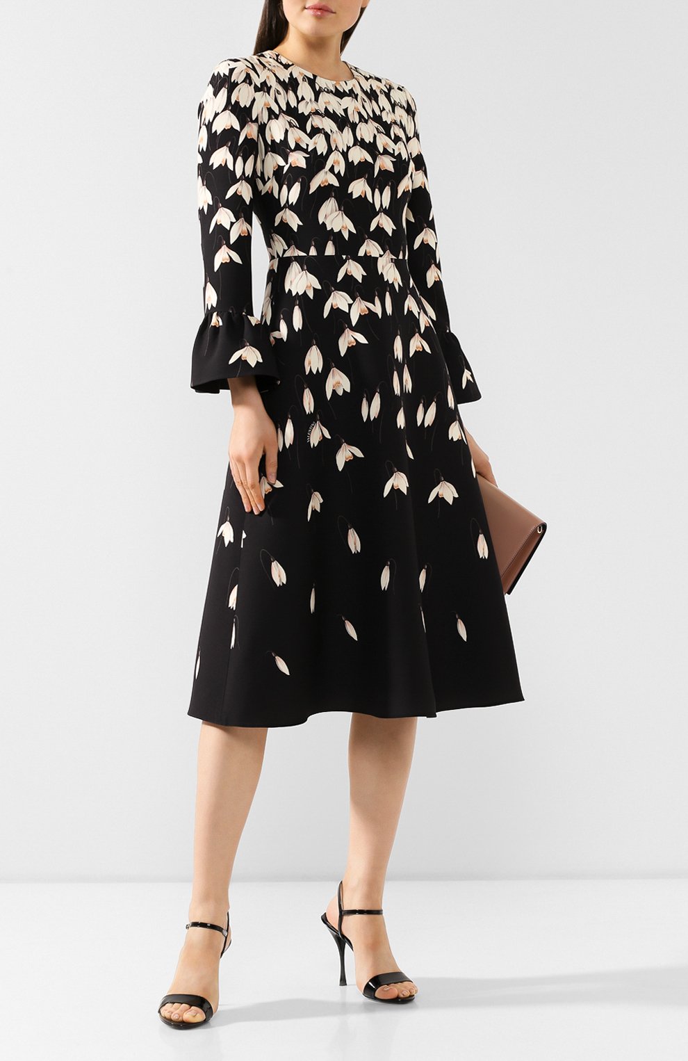 Платье из смеси шерсти и шелка VALENTINO черного цвета по цене 497500 руб., арт. SB3VAN014PK, фото 2 Платье из смеси шерсти и шелка VALENTINO, арт. SB3VAN014PK, фото 2