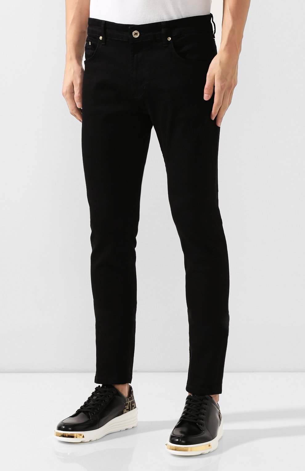 Джинсы VERSACE JEANS COUTURE черного цвета по цене 12650 руб., арт. A2GUA0K0-UUP506 15.5/60366, фото 3 Джинсы VERSACE JEANS COUTURE, арт. A2GUA0K0-UUP506 15.5/60366, фото 3