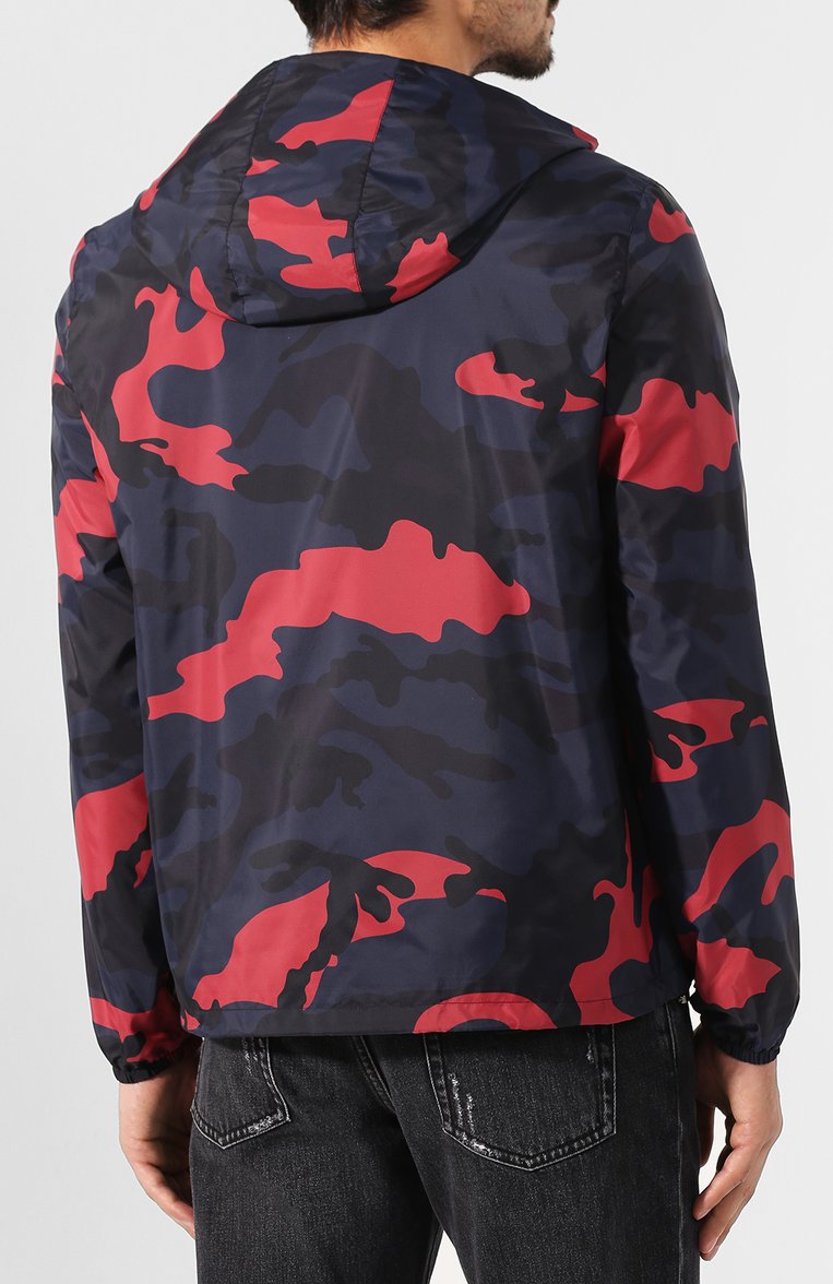 Мужская куртка camouflage VALENTINO темно-синего цвета, арт. SV3CI355JEJ | Фото 4 (Рукава: Длинные; Длина (верхняя одежда): Короткие; Материал подклада: Синтетический материал; Материал внешний: Синтетический материал; Статус проверки: Проверена категория; Мужское Кросс-КТ: Верхняя одежда; Кросс-КТ: Ветровка, Куртка, Легкие; Материал сплава: Проставлено; Драгоценные камни: Проставлено; Стили: Кэжуэл)