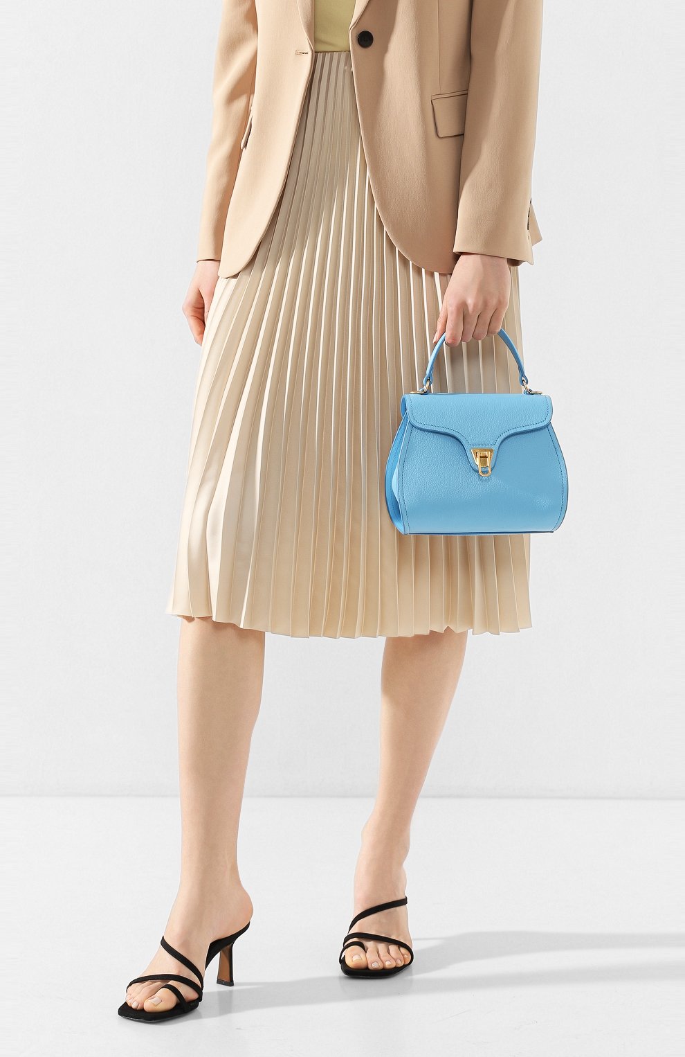 Сумка marvin COCCINELLE голубого цвета по цене 29750 руб., арт. E1 FP0 55 01 01, фото 2 Сумка marvin COCCINELLE, арт. E1 FP0 55 01 01, фото 2