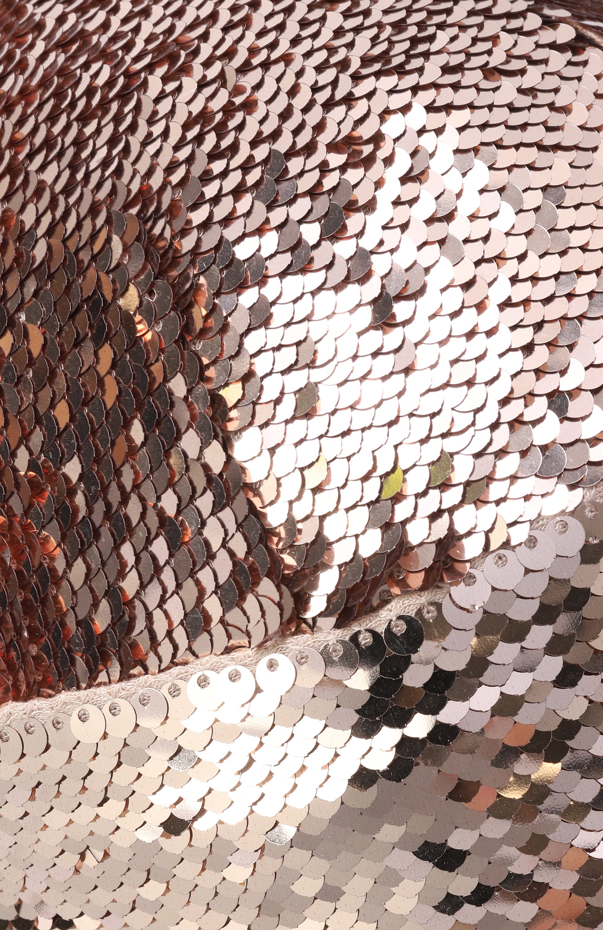 Шапка с отделкой пайетками PANFIL золотого цвета по цене 20000 руб., арт. GLD-SHP-00, фото 3 Шапка с отделкой пайетками PANFIL, арт. GLD-SHP-00, фото 3