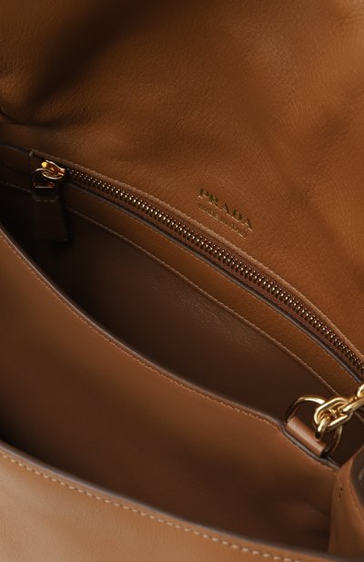 Сумка doux medium PRADA коричневого цвета по цене 513500 руб., арт. 1BD371/2CYS, фото 5 Сумка doux medium PRADA, арт. 1BD371/2CYS, фото 5