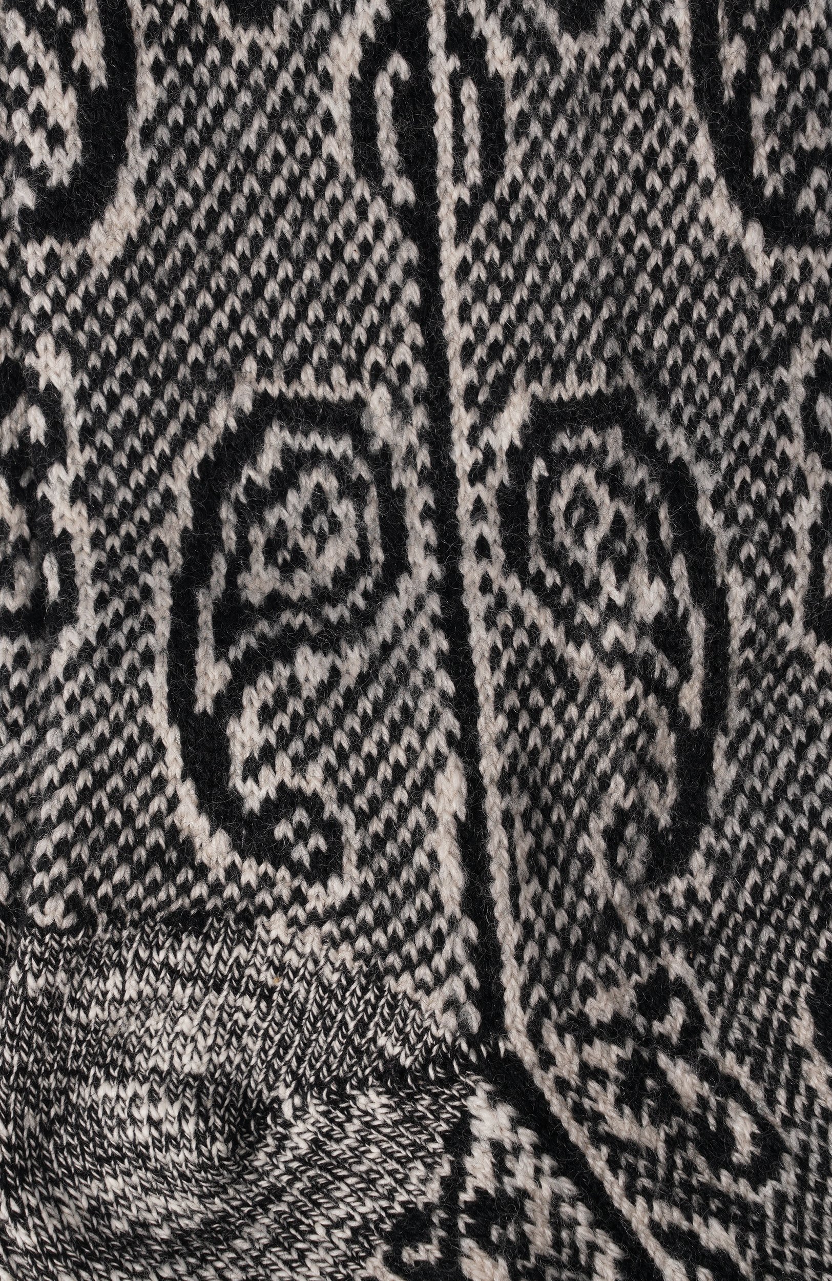 Шерстяные носки DRIES VAN NOTEN черно-белого цвета по цене 20850 руб., арт. 131901/4750, фото 2 Шерстяные носки DRIES VAN NOTEN, арт. 131901/4750, фото 2