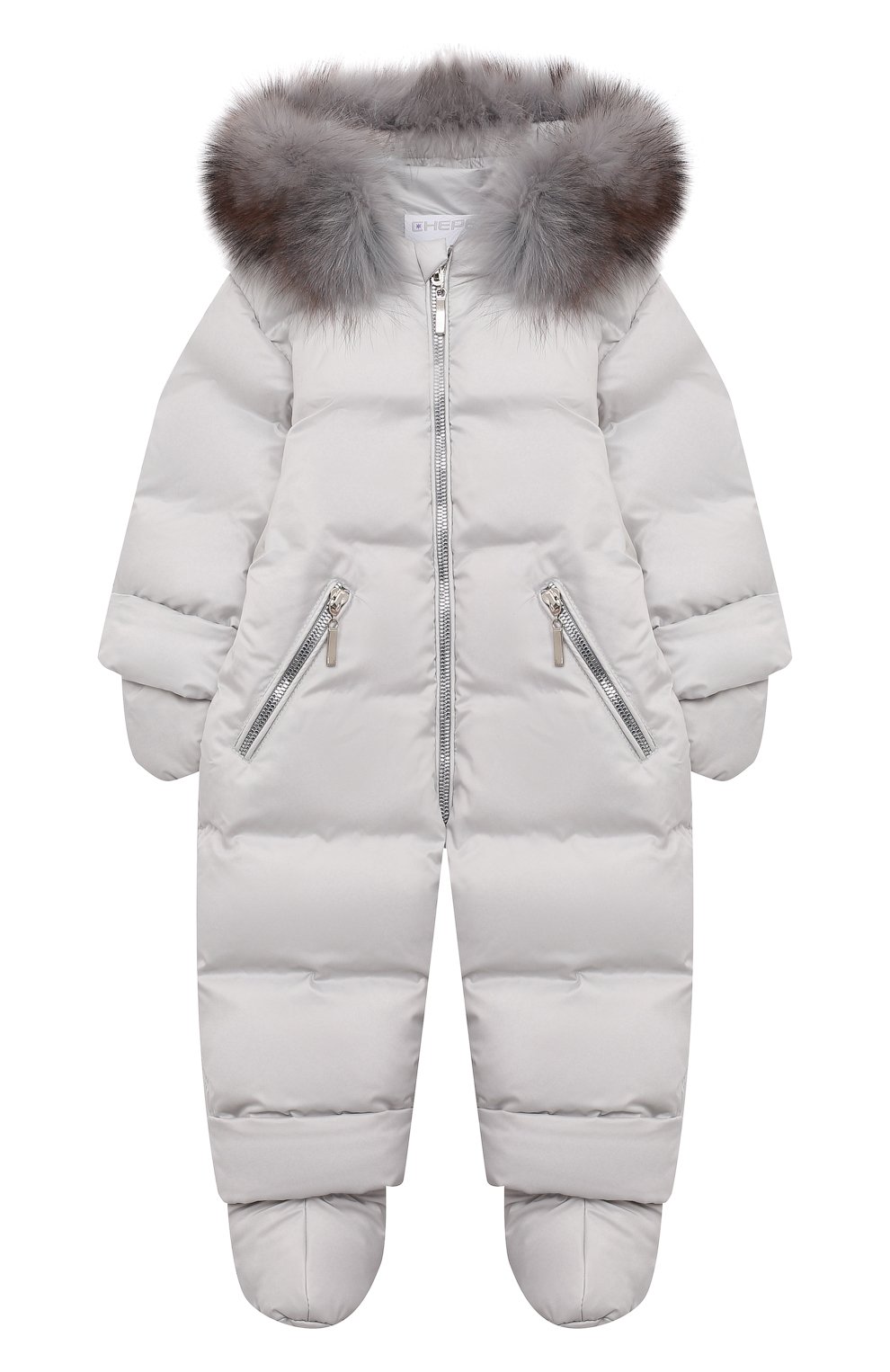 Пуховый комбинезон CHEPE светло-серого цвета по цене 20000 руб., арт. 391062, фото 1 Пуховый комбинезон CHEPE, арт. 391062, фото 1