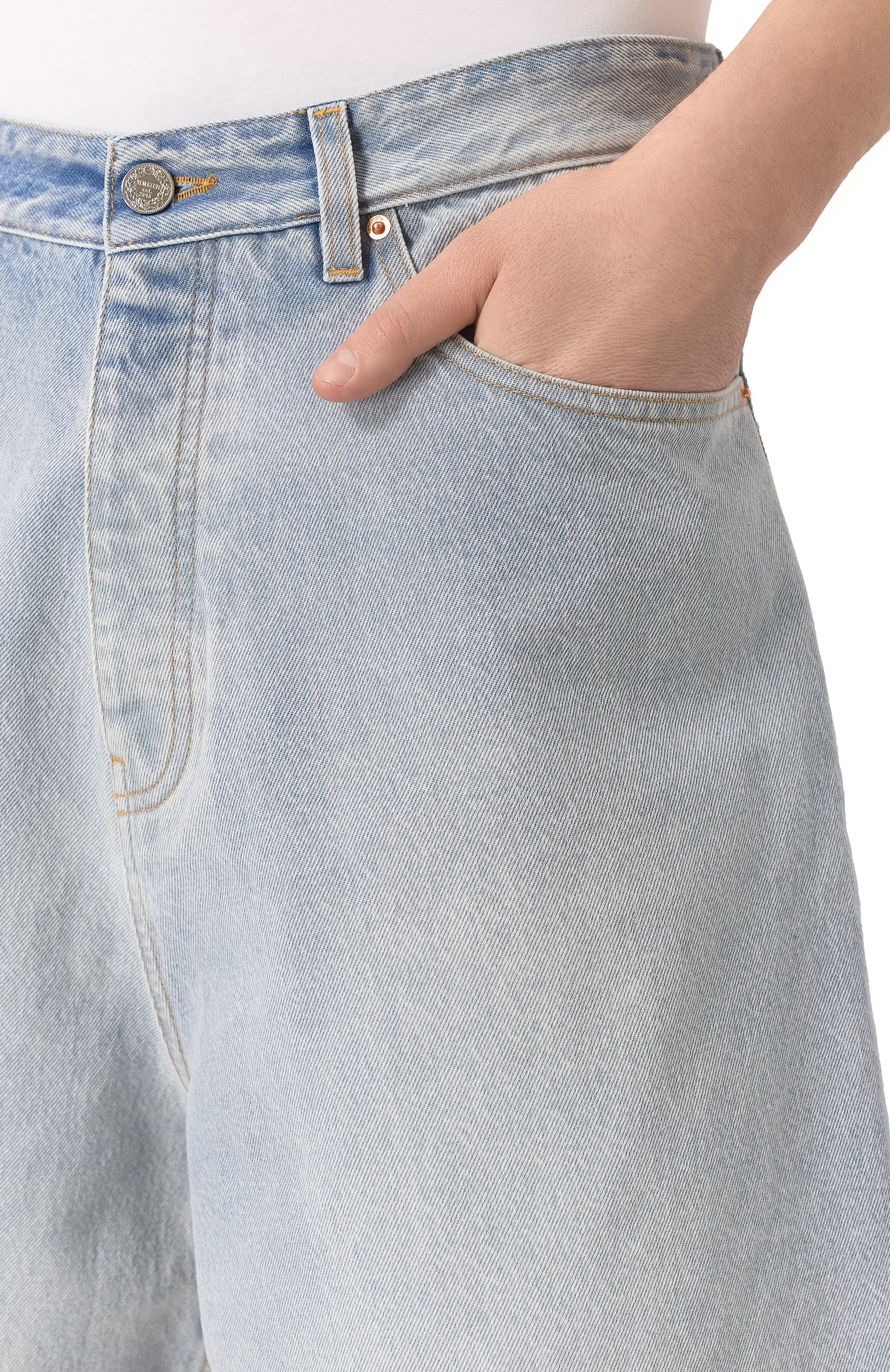 Джинсовые шорты VETEMENTS голубого цвета по цене 86700 руб., арт. UA66SS500L, фото 5 Джинсовые шорты VETEMENTS, арт. UA66SS500L, фото 5