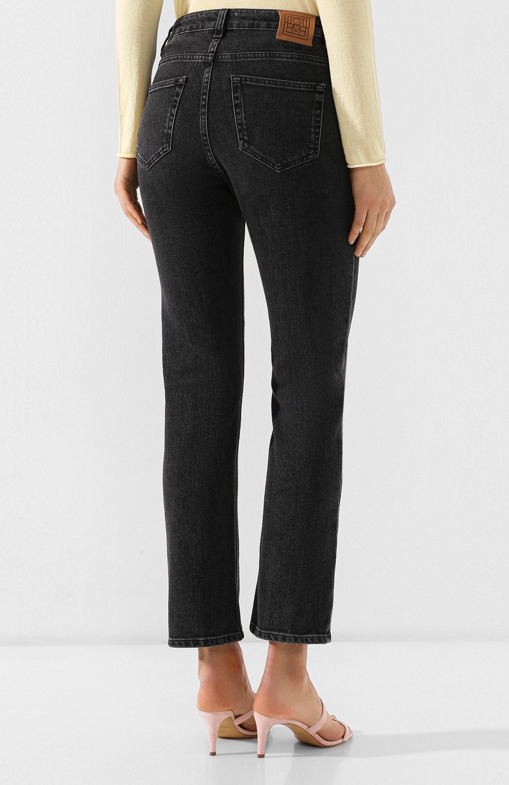 Джинсы TOTEME серого цвета по цене 20800 руб., арт. STRAIGHT DENIM 1701-2439, фото 4 Джинсы TOTEME, арт. STRAIGHT DENIM 1701-2439, фото 4