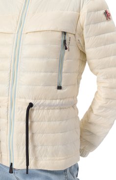Женская пуховая куртка MONCLER GRENOBLE кремового цвета, арт. 1A000075/7595B | Фото 5 (Материал подклада: Синтетический материал; Материал внешний: Синтетический материал; Длина (верхняя одежда): Короткие; Рукава: Длинные; Стили: Спорт-шик; Кросс-КТ: Куртка, Утепленные; Автоматизация ТО: Проставлено; Автоматизация состава: Проставлено)