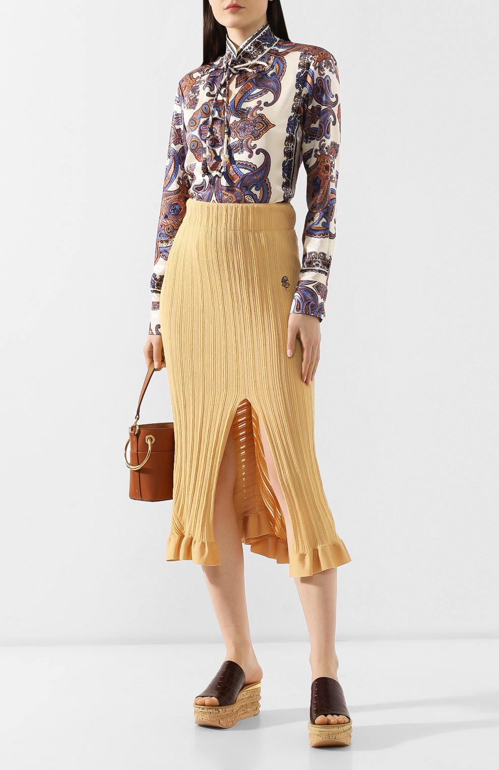 Юбка-миди CHLOÉ бежевого цвета по цене 153000 руб., арт. CHC19UMJ05550, фото 2 Юбка-миди CHLOÉ, арт. CHC19UMJ05550, фото 2