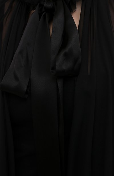 Шелковая накидка с отделкой перьями SAINT LAURENT черного цвета по цене 463500 руб., арт. 659131/Y115W, фото 5 Шелковая накидка с отделкой перьями SAINT LAURENT, арт. 659131/Y115W, фото 5