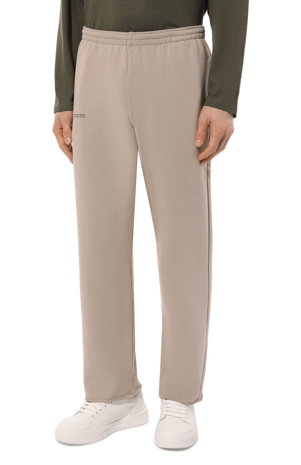 Хлопковые брюки PANGAIA серого цвета по цене 12700 руб., арт. ORGANIC COTTON LOOSE TRACKPANTS, фото 6 Хлопковые брюки PANGAIA, арт. ORGANIC COTTON LOOSE TRACKPANTS, фото 6